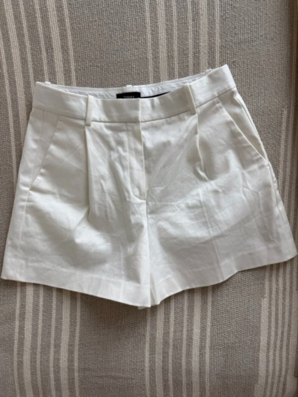 NWT Theory Pleat Short - Hudson Twill - 8